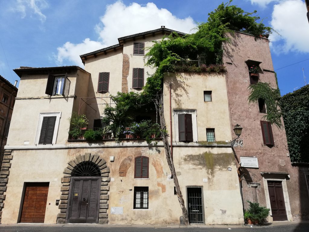 palais Margana sur place Margane