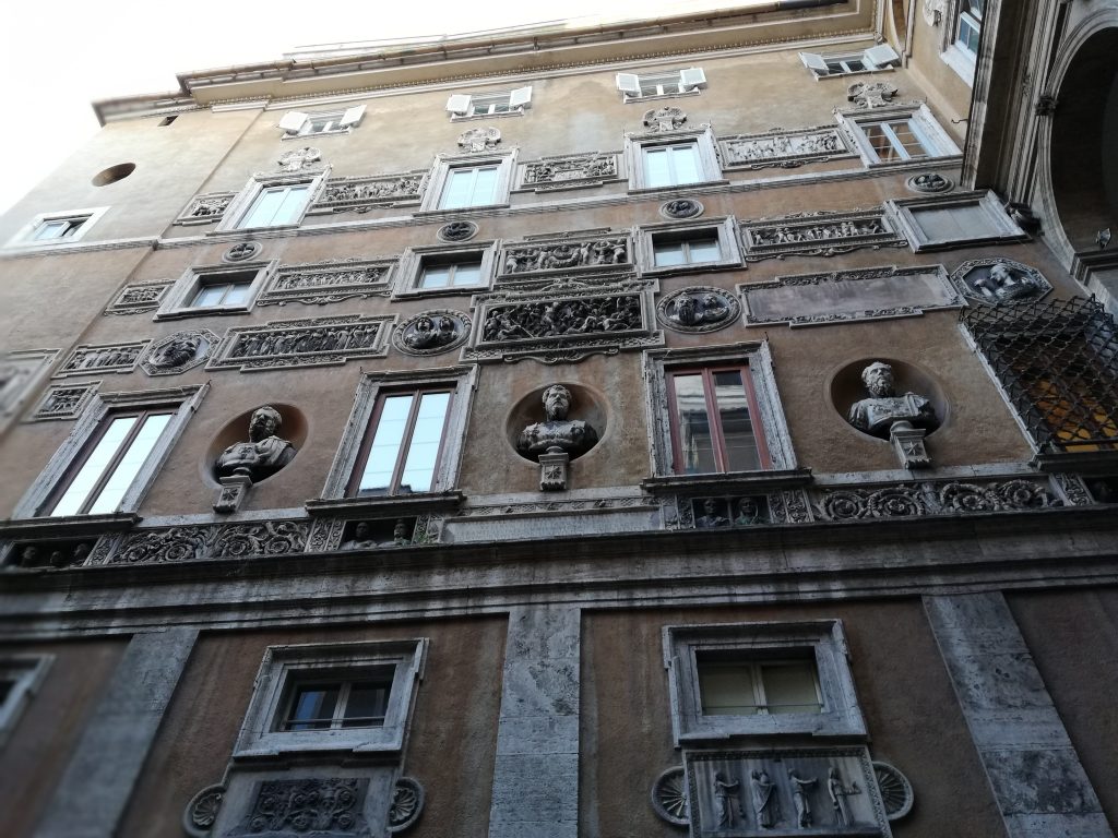 façade du palais Mattei di Giove à Rome