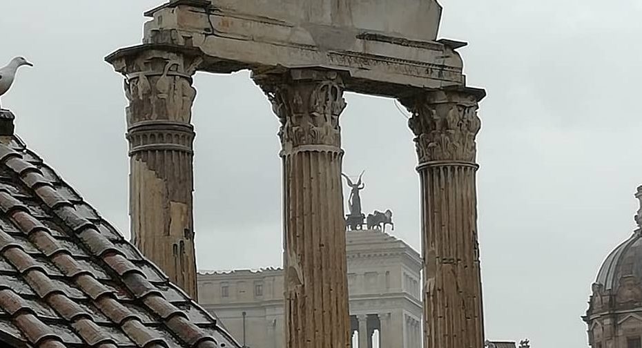 colonnes du temple de Castor et Pollux au forum
