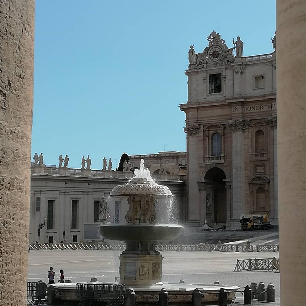 fontaine de la place saint Pierre