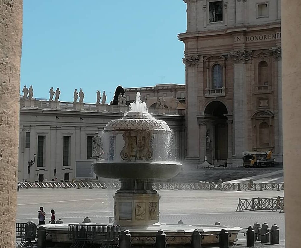 fontaine de la place saint Pierre