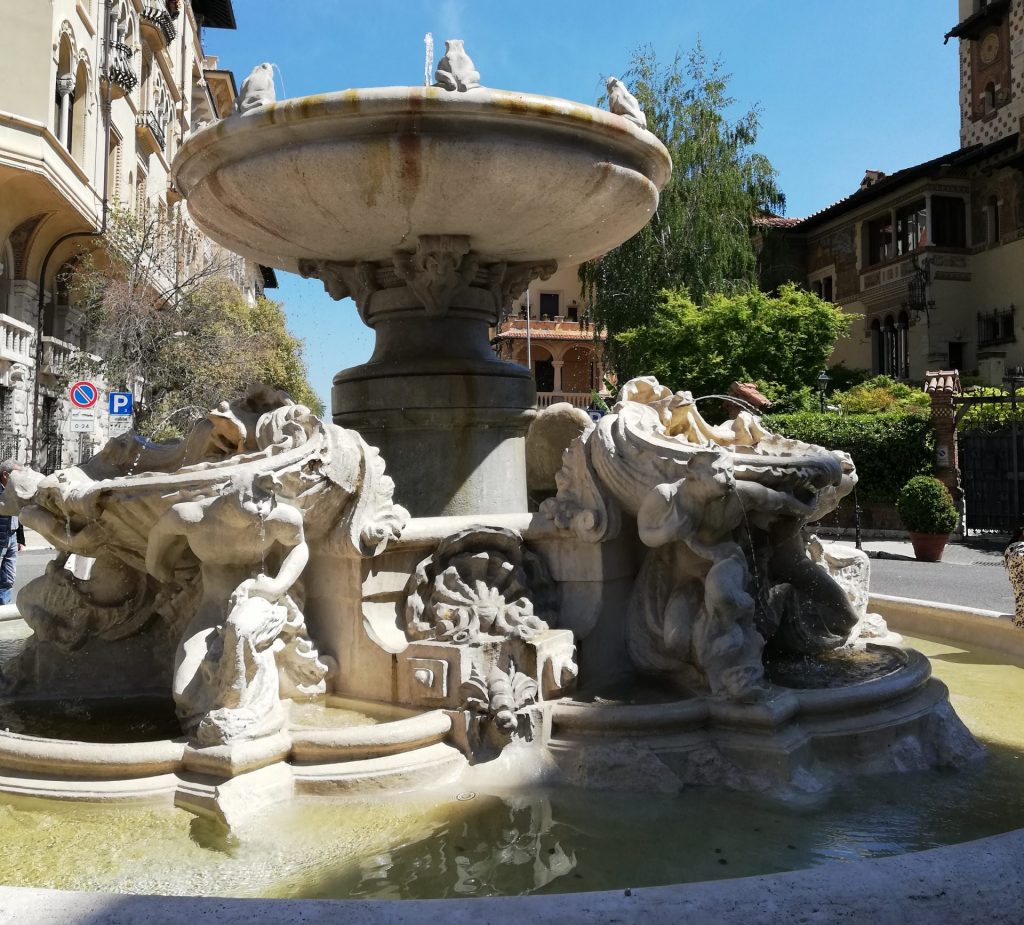 fontaine des grenouilles quartier Coppedè