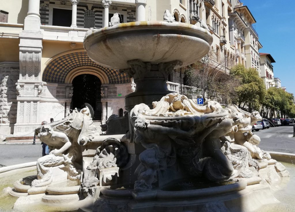 fontaine des grenouilles