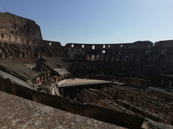 vue sur les souterrains du Colisée de Rome