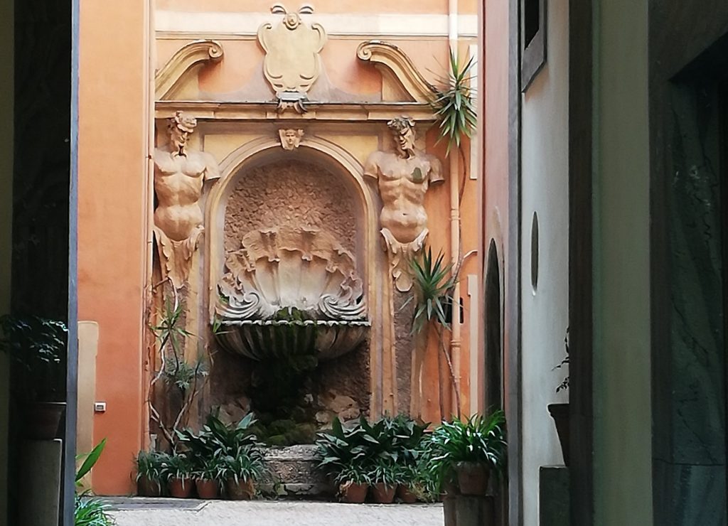 fontaine du palais Falletti sur via Panisperna
