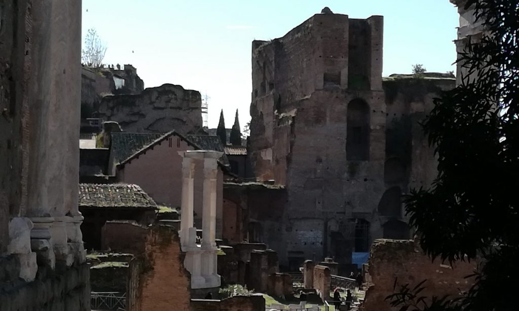 le temple de Vesta et la maison des Vestales