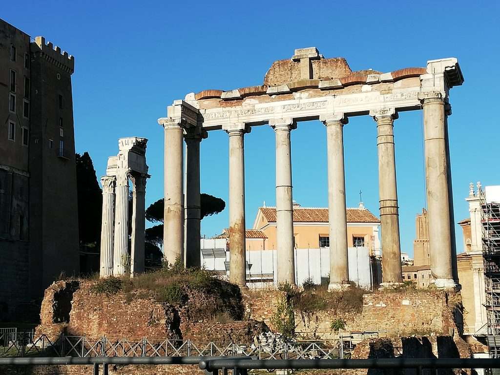 le temple de Saturne au forum romain